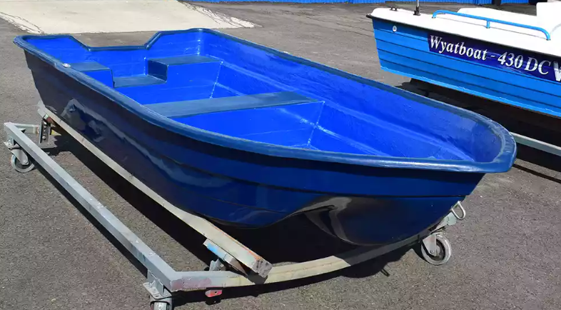 Стеклопластиковая лодка Neman-340 (тримаран) в Владикавказе