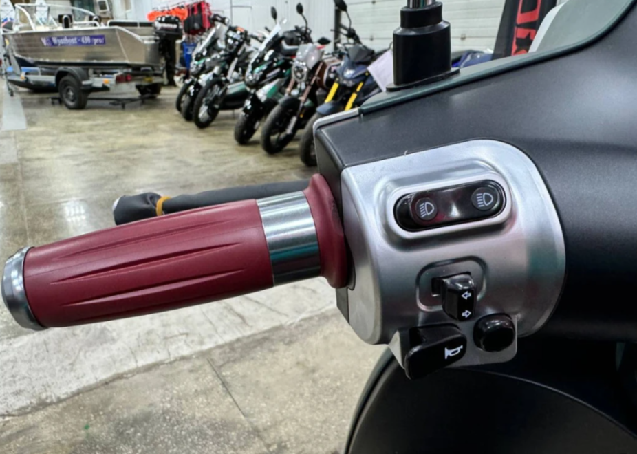 Скутер PROMAX Miami 240 (49) в Владикавказе