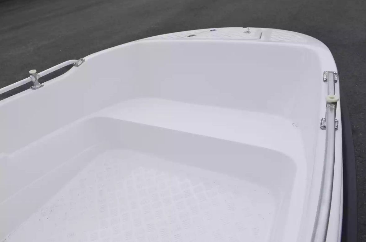 Стеклопластиковая лодка Пингвин New (тримаран) в Владикавказе