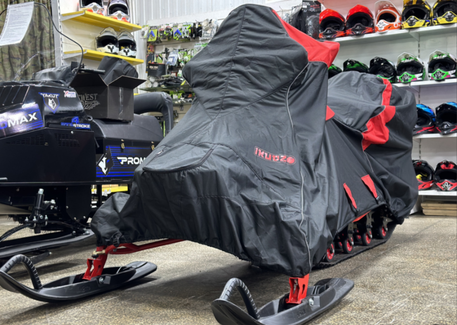 Чехол транспорт. снегохода IKUDZO HUNTER черно-красный Оксфорд ПРЕМИУМ качества с лого IKUDZO в Владикавказе