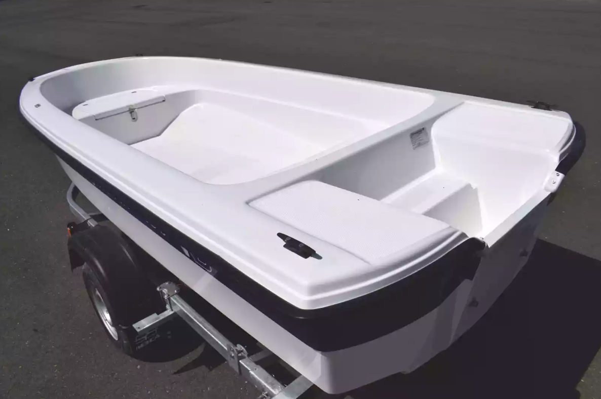 Стеклопластиковая лодка Wyatboat 430 тримаран в Владикавказе