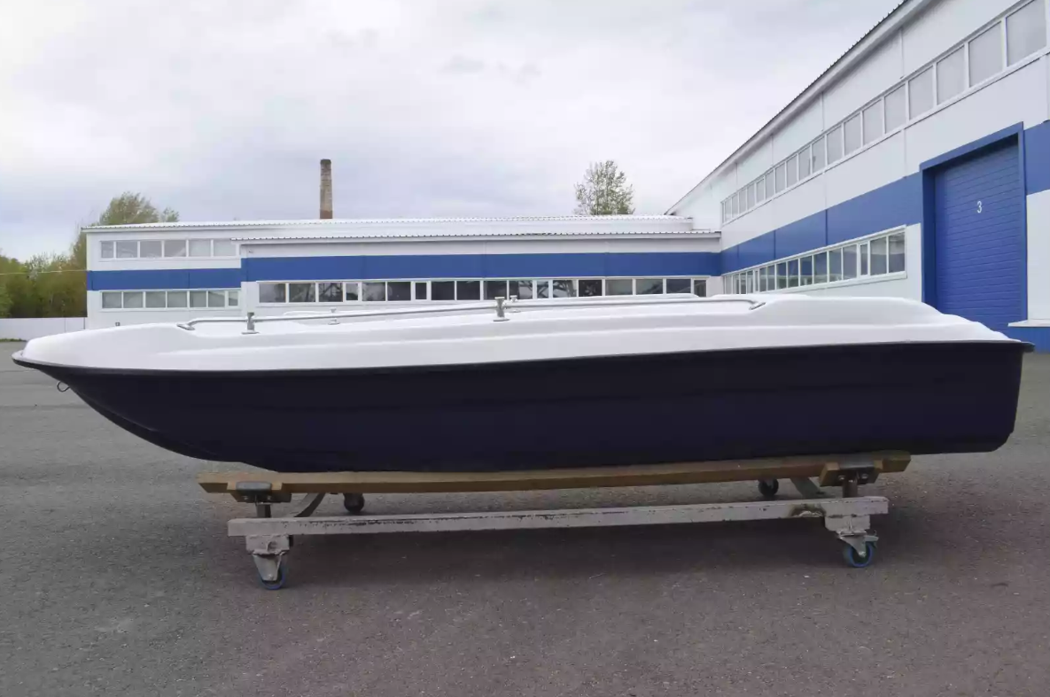 Стеклопластиковая лодка Пингвин New (тримаран) в Владикавказе